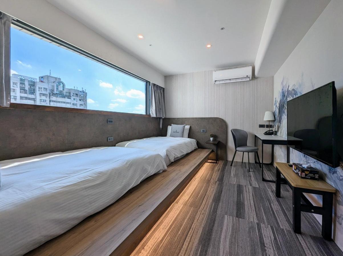 K Hotel - Yizhong Taichung Exterior photo